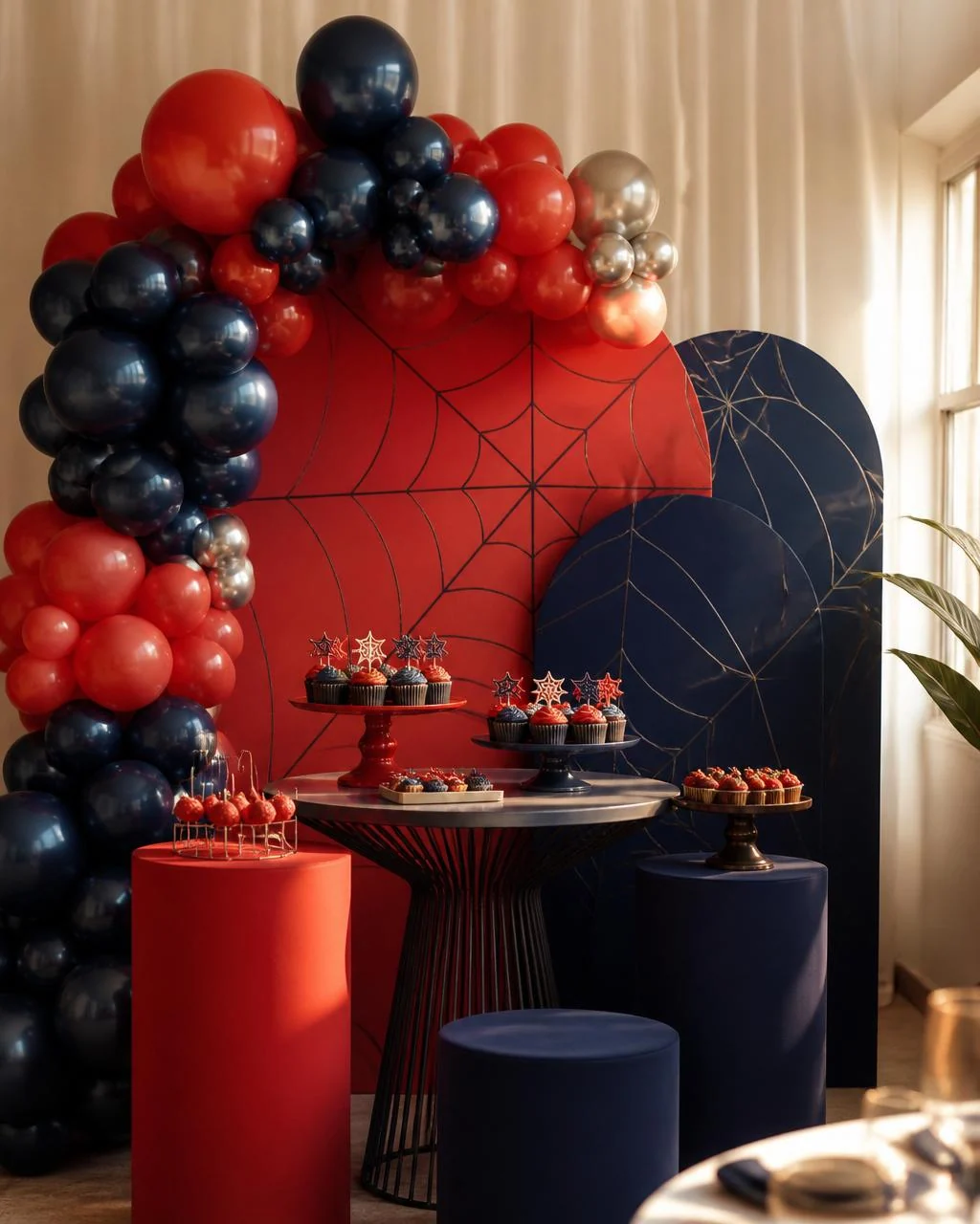 Decoração de festa infantil tema Homem-Aranha em vermelho e azul